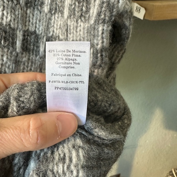 Everlane | The Cloud Checkered Turtleneck - Picture 5 of 6